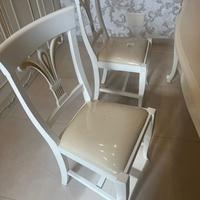 tavolo con sedie in legno