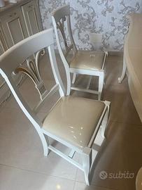 tavolo con sedie in legno