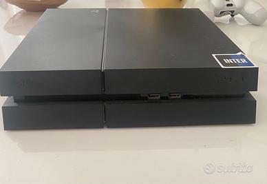 Playstation 4 da 500GB + due joystick+  giochi
