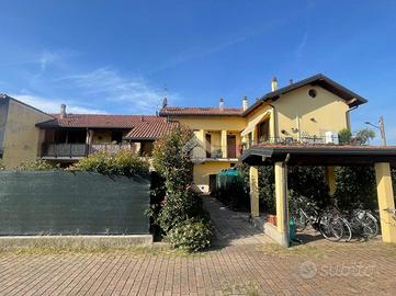 2 LOCALI A VILLA CORTESE