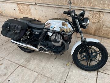 Moto Guzzi V7 Stone