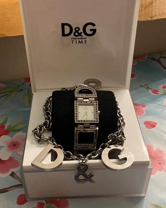 Orologio e collana vintage Dolce e gabbana.