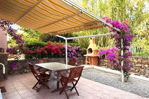 Con veranda e cortile vicino al mare