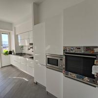 Cucina bianca laccata lucida
