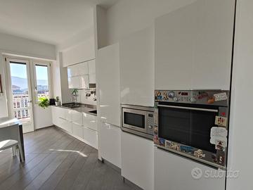 Cucina bianca laccata lucida