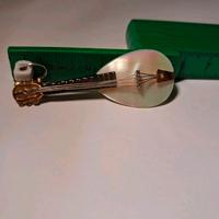 spilla in madreperla mandolino