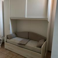 Armadio, letto e materasso