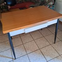 Tavolo vintage in formica