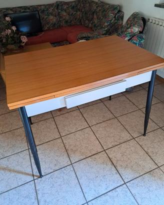 Tavolo vintage in formica