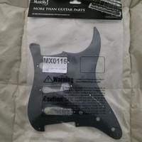Battipenna Stratocaster  11 fori 1 ply nero opaco