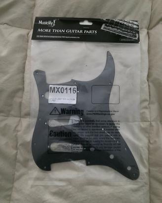 Battipenna Stratocaster  11 fori 1 ply nero opaco