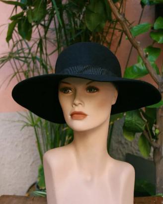 Cappello Feltro Nero a Tesa Larga Nastro Grosgrain