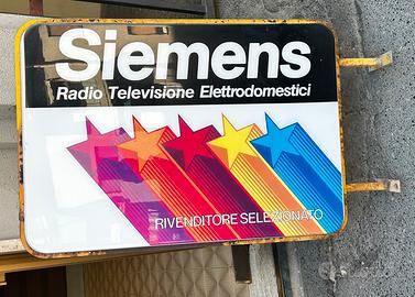 Insegna pubblicitaria funzionante