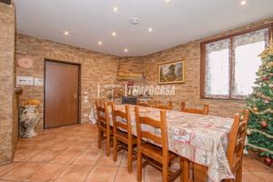 TRILOCALE INDIPENDENTE CON AMPIO TERRENO EDIFICABI