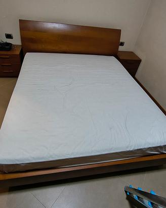 Letto e 2 comodini 