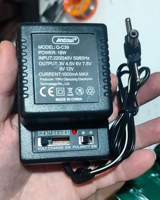 Alimentatore universale regolabile (3v - 12v)