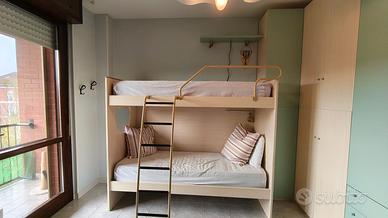 Letto a castello e colonna armadio + scrivania