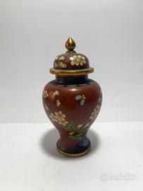 Vaso cinese in bronzo cloisonné rosso con fiori