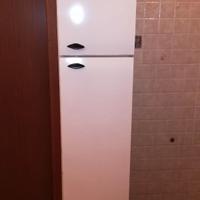Mobiletto a colonna vintage in legno e formica