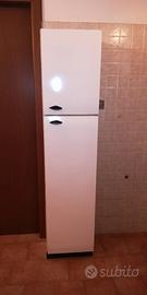 Mobiletto a colonna vintage in legno e formica