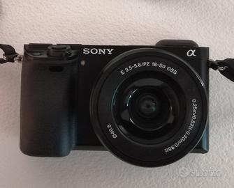macchina fotografica  mirrorless Sony