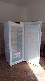 Congelatore verticale a cassetti Whirlpool