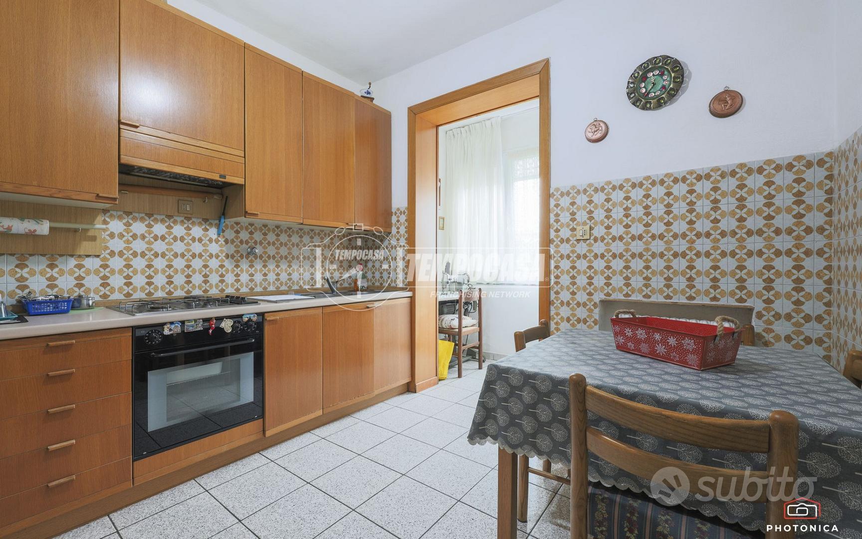 AMPIO 4 LOCALI, CENTRO PRIMAVERA - Vista 2