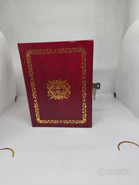  libro con copertina rigida