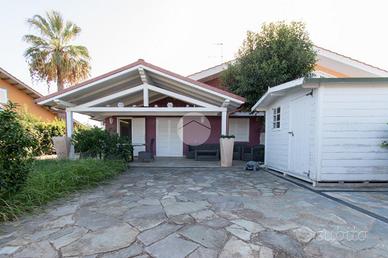 VILLA A SCHIERA D'ANGOLO A LADISPOLI