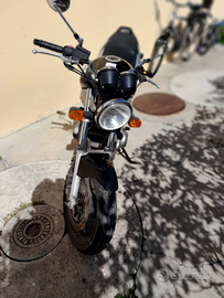 Vendo moto Suzuki