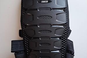 Paraschiena moto Raven