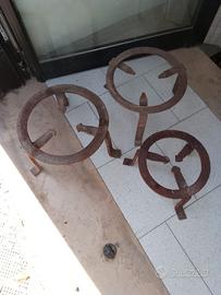 TREPPIEDI CIRCOLARE IN FERRO PESANTE PER CAMINO FU