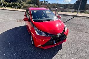 Toyota Aygo rossa