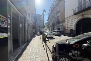 NEGOZIO A AVERSA