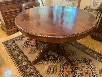 Sala pranzo XIX Sec. Tavolo Allungabile e 4 Sedie