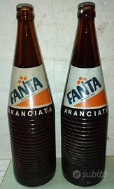 2 bottiglie in vetro di aranciata anni 70 integre