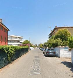 Ostia accogliente trilocale ammobiliato