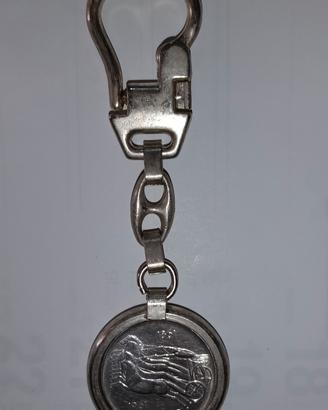 Moneta 500 lire argento, con portachiavi vintage.