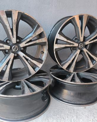 N.4 cerchi in lega originali Nissan+ sensori gomme