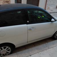 auto lancia y