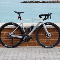 Focus Izalco max 9.8 Ultegra di2 12v DT SWISS