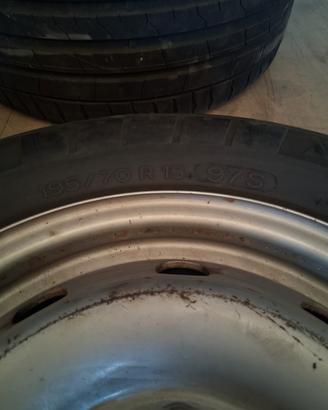 ruota con cerchio ferro