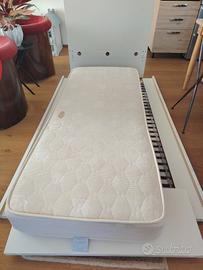 Letto singolo con matrazzo. usato