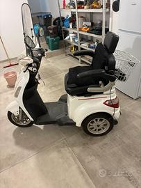 Scooter elettrico per anziani/disabili
