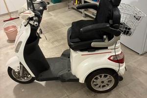 Scooter elettrico per anziani/disabili