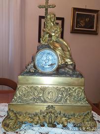 Parigina primi ' 800.    con medaglione Luigi- XVI