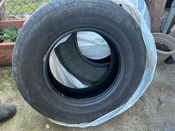 4 pneumatici 215/70 r15C seminuovi