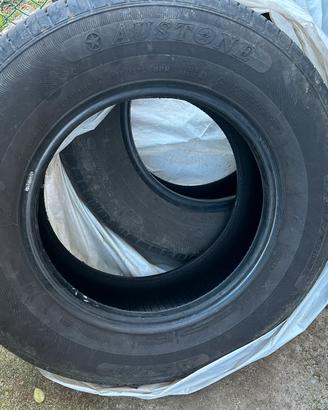4 pneumatici 215/70 r15C seminuovi