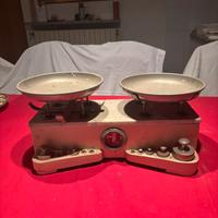 Bilancia meccanica a due piatti