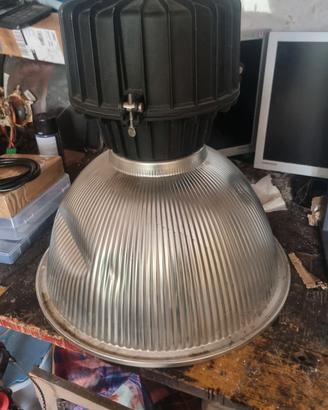 lampada per garage/magazzino/capannone